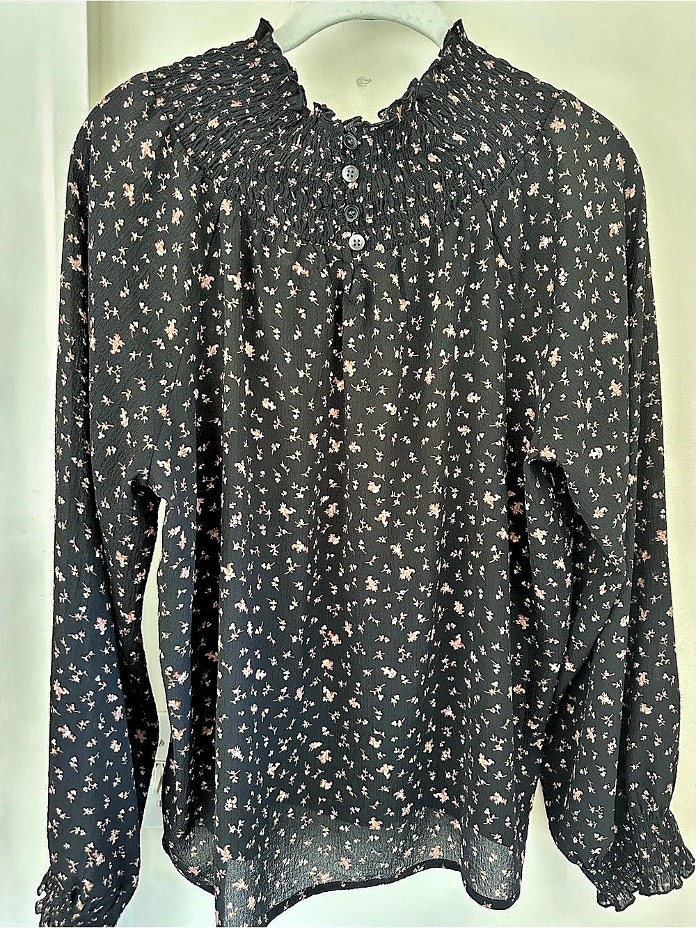 Madewell Ruffled Smocked Top in Floral Black & Pink Size Large